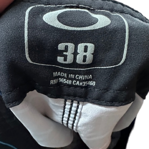 Oakley Board Shorts - Picture 4 of 6